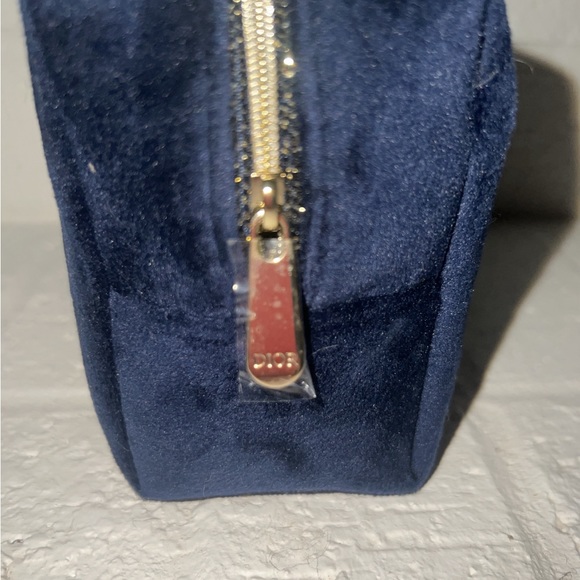 Blue velvet DIOR make up bag. - Picture 2 of 4